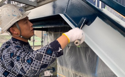 愛知県西三河東三河西尾市屋上防水工事鉄骨階段塗装工事マックスシールド汚れクラックひび割れメンテナンス施工写真鉄骨階段中塗り