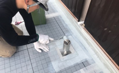 愛知県西三河東三河西尾市ベランダウレタン防水通気緩衝工法工事汚れひび割れクラック欠け色褪せ浸み脱気筒取り付け