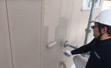 愛知県西三河東三河西尾市外壁塗装アステックリファインSi超低汚染シリコン塗装カラーボンドベイジュ外壁施工写真上塗り