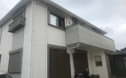 愛知県西三河東三河西尾市外壁塗装工事ベランダ防水工事アステック超低汚染遮熱シリコン塗装カラーボンドスレートグレーアクセント壁チャコールベランダ床FRP保護仕上げメンテナンス色褪せ傷み汚れ施工前