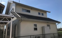 愛知県西三河東三河西尾市外壁塗装工事ベランダ防水工事アステック超低汚染遮熱シリコン塗装ニュートラルホワイトアクセント壁ヤララブラウンベランダ床FRP保護仕上げメンテナンス色褪せ傷み汚れ施工後外観