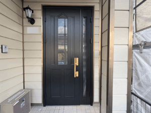 アルミ製玄関扉、吹付け塗装完成