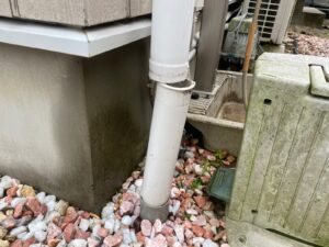 竪樋のズレ