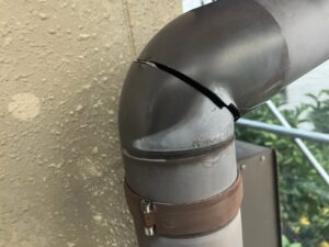 樋、コーナー部の割れ